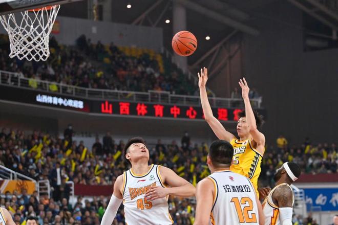 模拟器试玩-云南队冲刺季后赛,英勇突围获得关键性胜利的球员