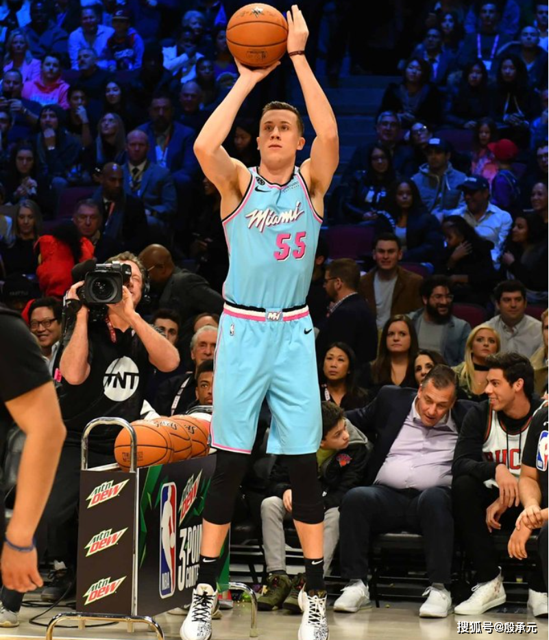 注册领彩金-奇才外线射手状态回勇，三分球命中率居高的简单介绍